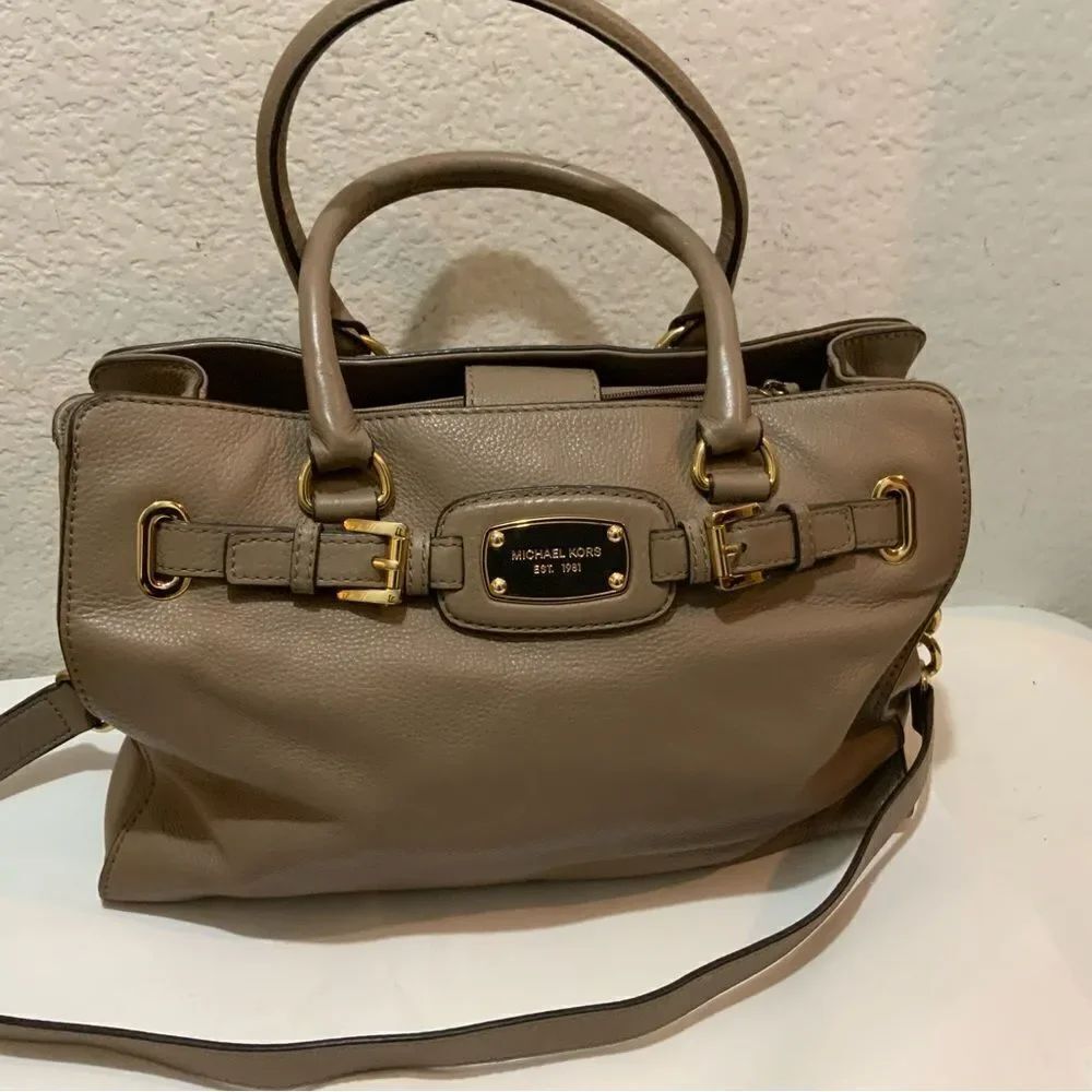 Authentic Michael Kors Hamilton Satchel Beautiful taupe "Dark Dune"color soft